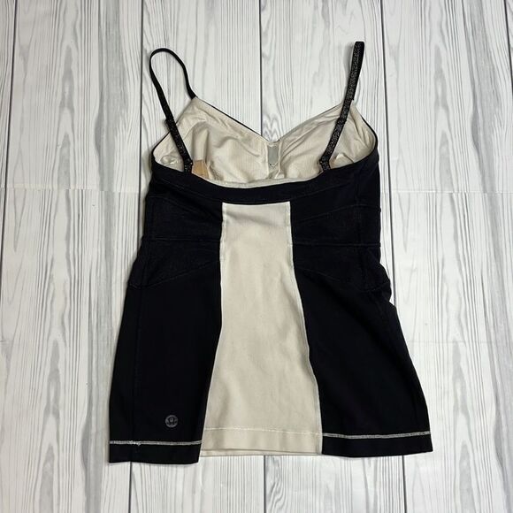 Lululemon Color block black and white elongate tank 4 - Picture 5 of 6